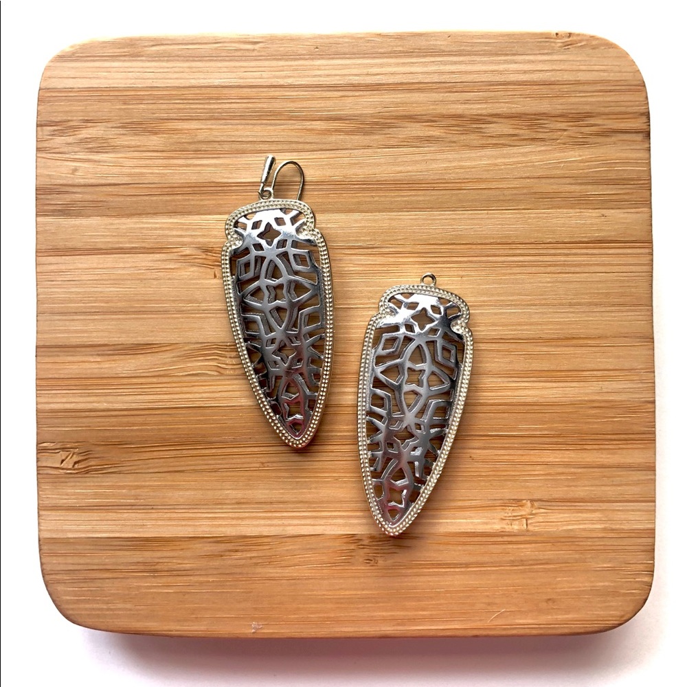 ** EVERYTHING $10 ** KENDRA SCOTT Sadie Statement Earrings